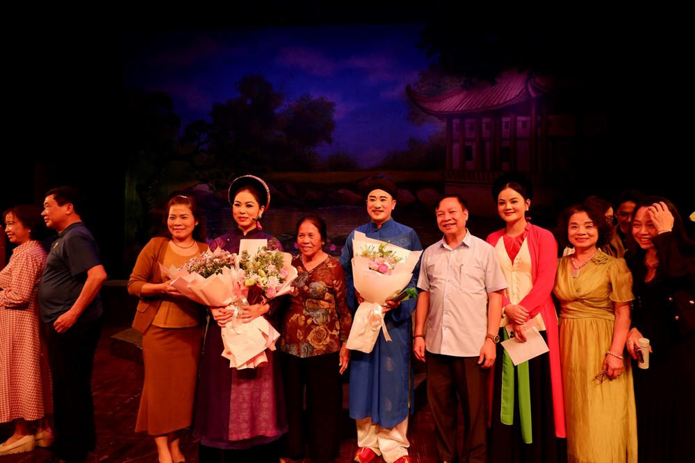 Khán giả kín rạp Kim Mã thưởng thức vở chèo cổ “Lưu Bình – Dương Lễ”