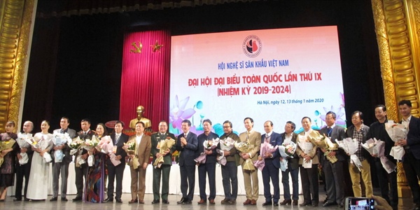 Mong chờ làn gió mới​​​​​​​ cho nghệ thuật sân khấu