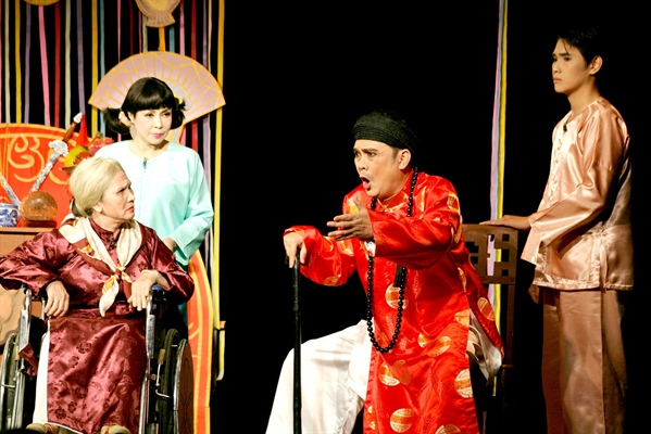 "Phân luồng", chia ca tập vở