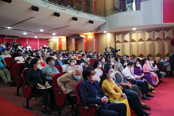 Sân khấu TP.HCM nỗ lực cho ngày trở lại