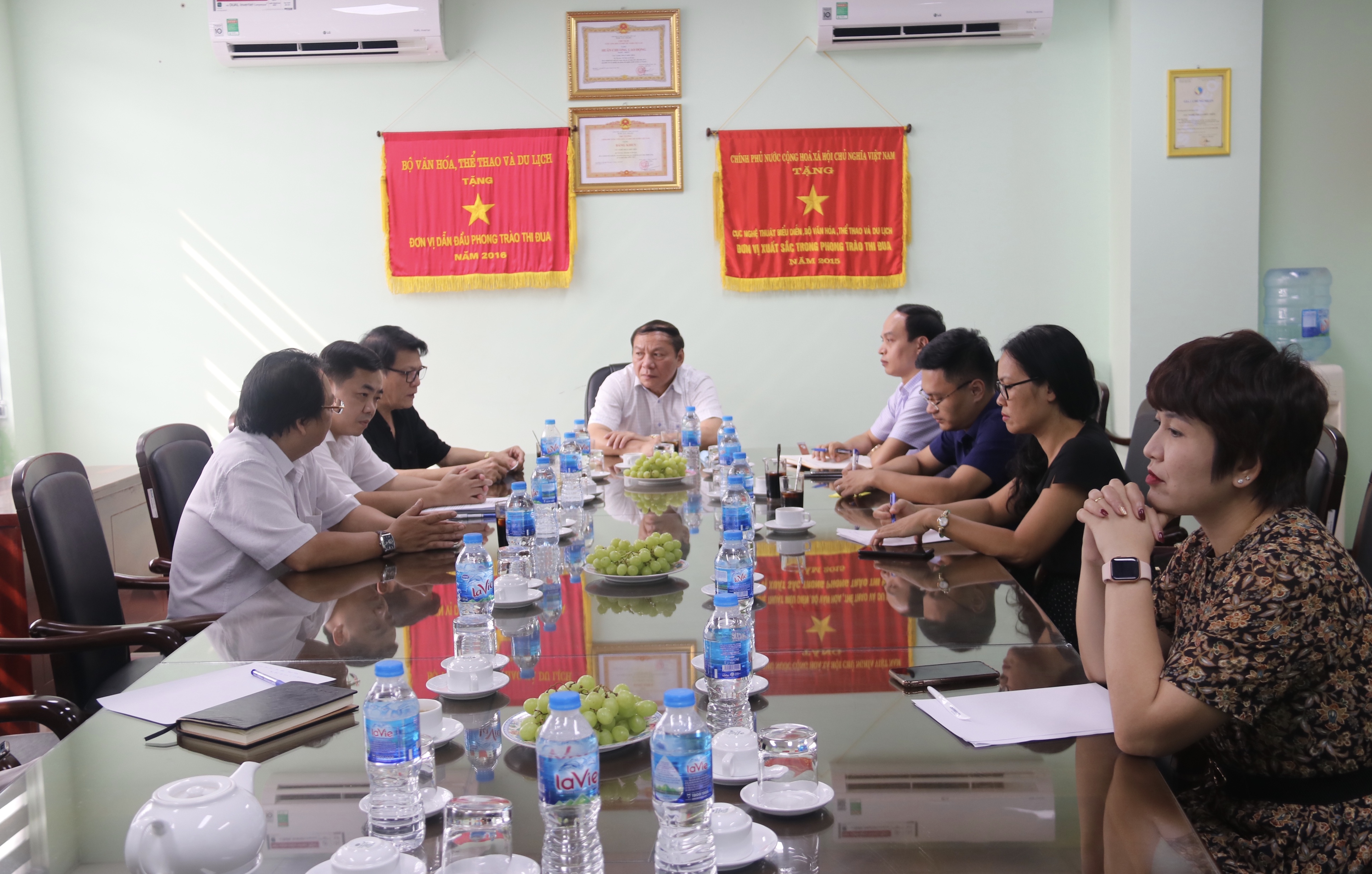 Thứ trưởng Nguyễn Văn Hùng làm việc với Cục Nghệ thuật biểu diễn