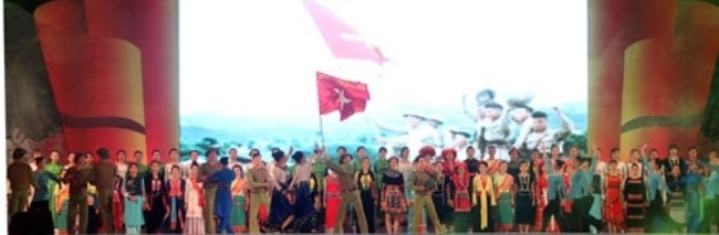Tổ chức chương trình nghệ thuật chào mừng và Dạ hội chào mừng thành công Đại hội đại biểu toàn quốc lần thứ XII của Đảng