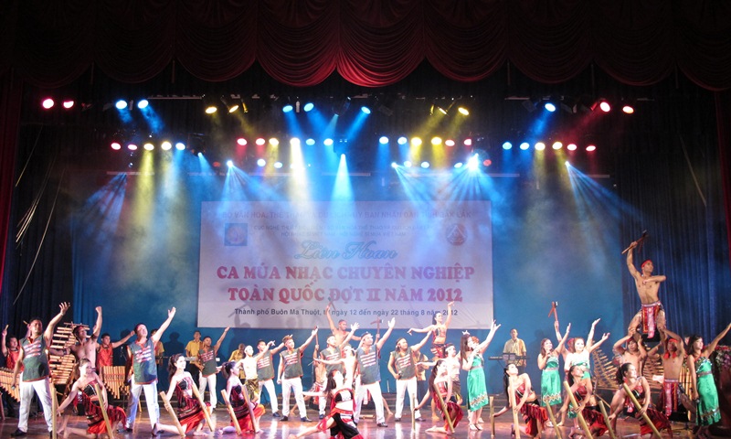 Tổ chức "Cuộc thi nghệ thuật Ca Múa Nhạc chuyên nghiệp toàn quốc - 2015"